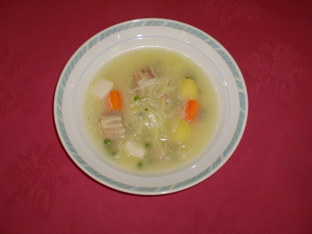 塩漬け豚肉入り野菜スープ