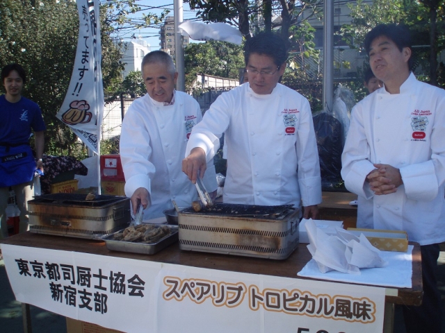 コックコートが目立っていました
