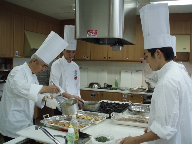 ベテランから若手へ味の伝承