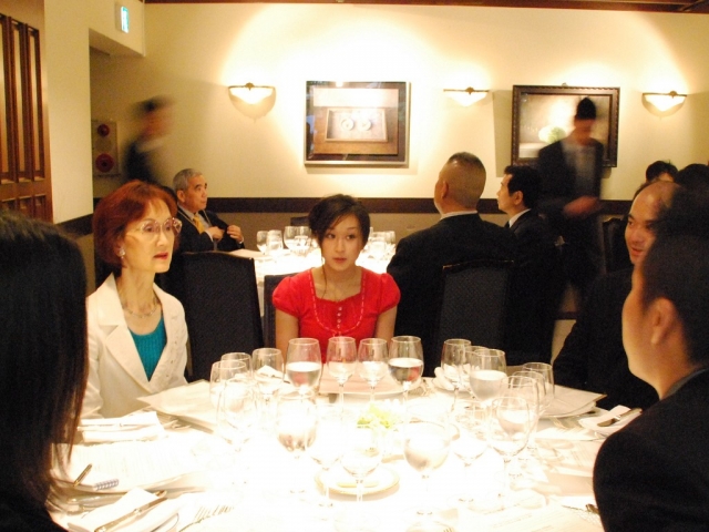 初対面同士会話をしながら
<BR>お互いを理解していく