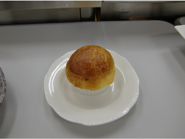 オマール海老のビスク　パイ包み焼き