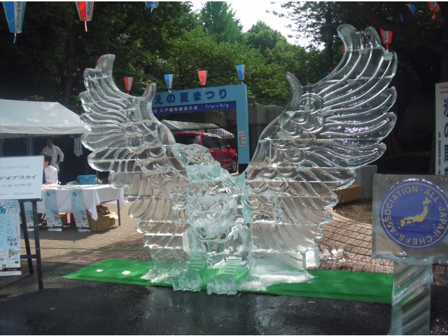 鶴見氷彫刻による「キング・オブ・スカイ」