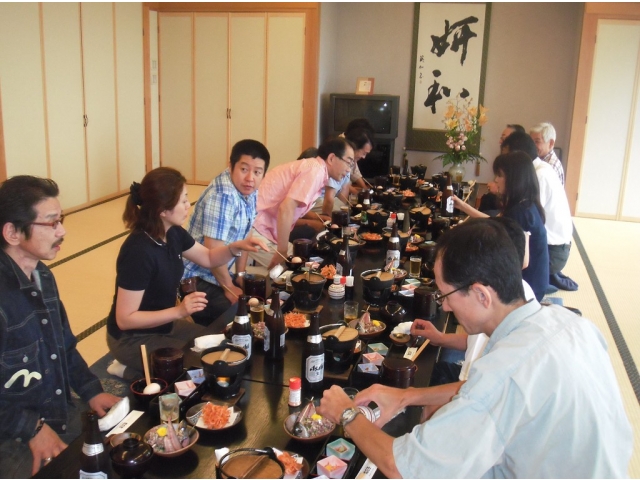 和やかな食事風景