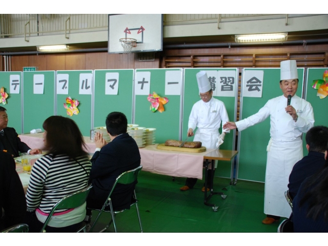 折田支部長の合図でローストビーフ登場