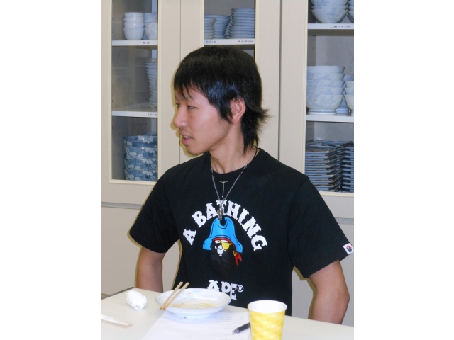 感想を述べた神谷バーの荒川隆樹さん