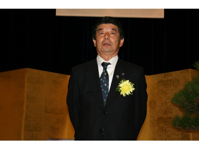 鶴岡　征夫氏
