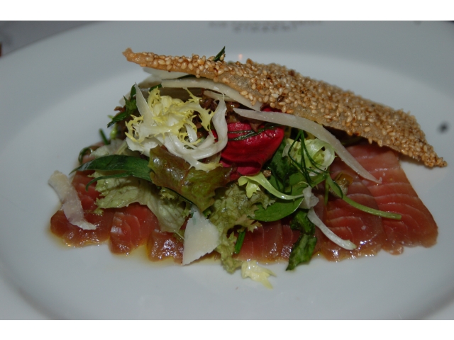 Thon cru fumé en carpaccio á l´Italienne