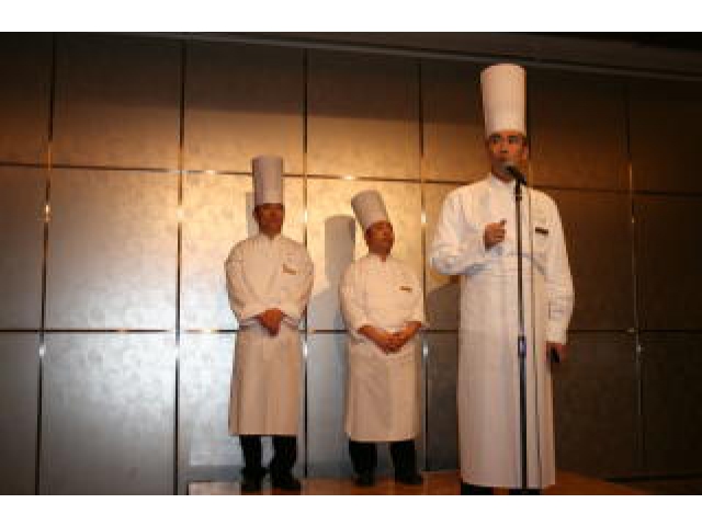 加藤総料理長
スタッフ紹介