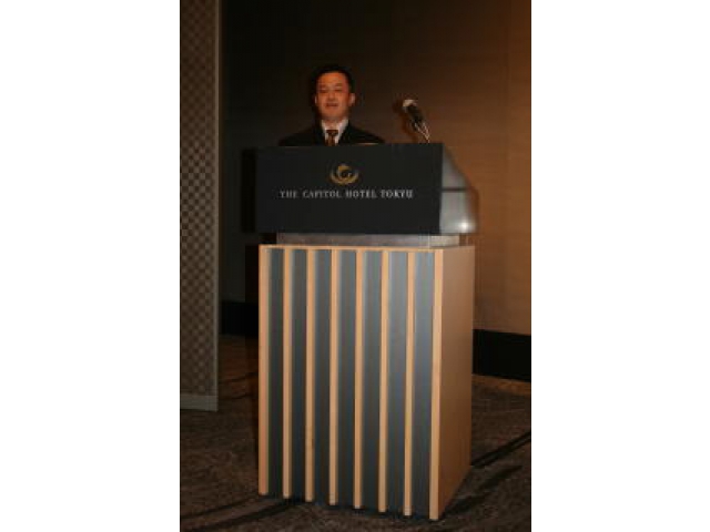 司会進行の原さん