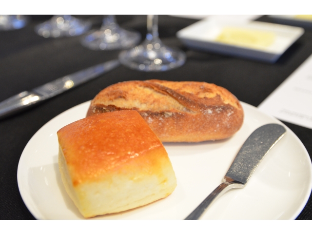 食べ終わると次々違うパンが出てくる