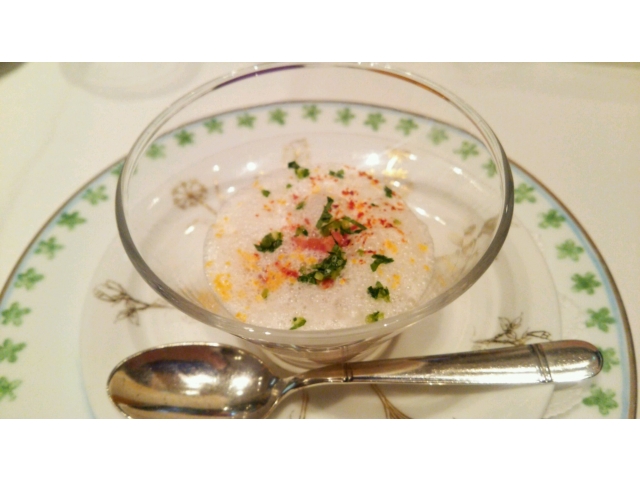 ごぼうのムースとごぼうの泡