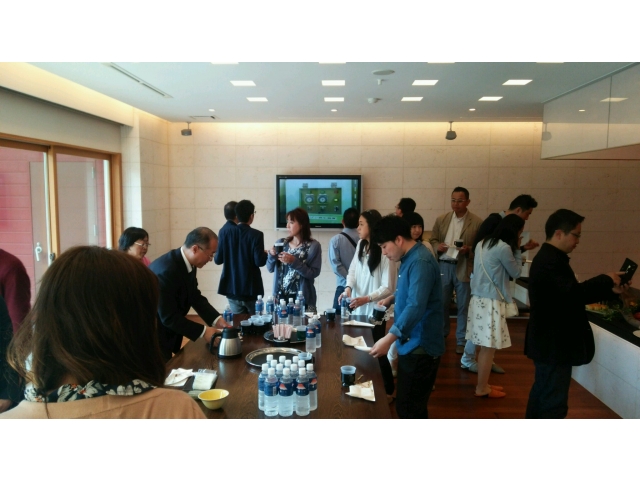 試食中