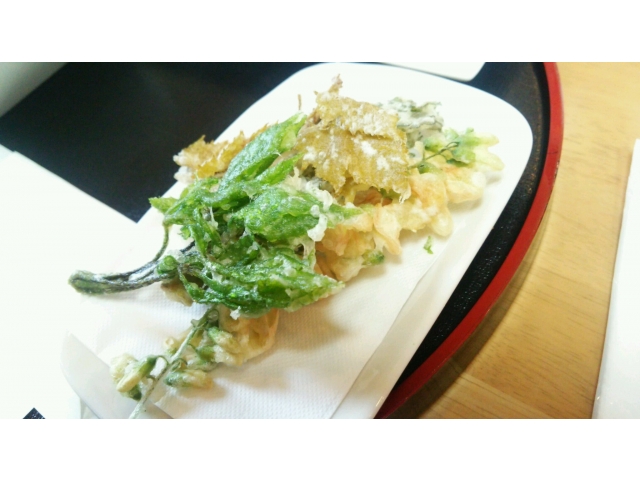 山菜と葡萄の新芽の天ぷら