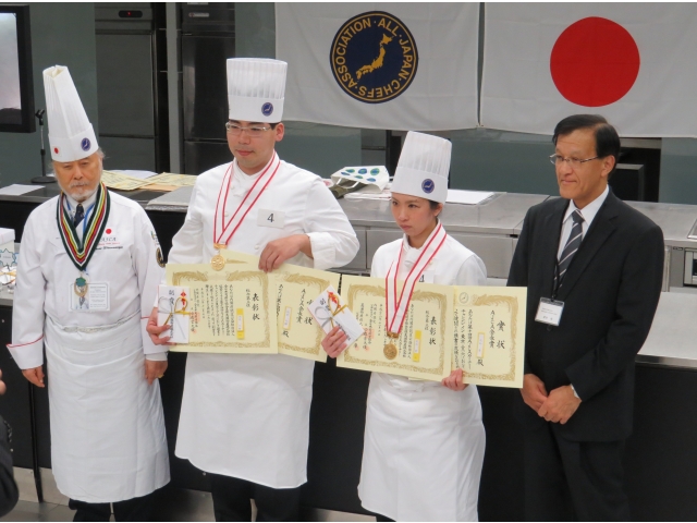 総合３位の京王プラザホテルの二人