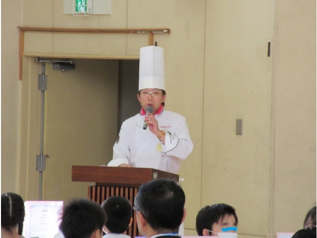 進行：港支部幹事長　畑山誠
