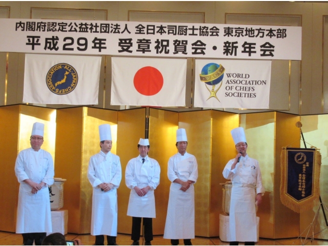 小堀仁副総料理長と浅草ビューホテルのスタッフ