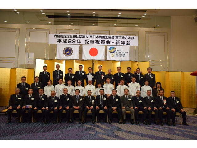 本部役員とお手伝いの若いスタッフ
