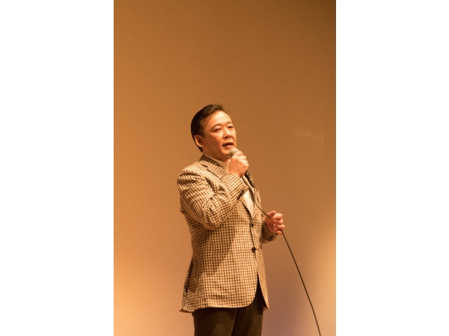 開会のあいさつをする、松山組織強化部長