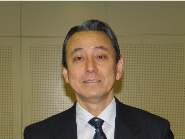 佃　　勇　氏