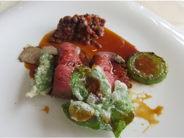牛フィレ肉のロティー島野菜添え