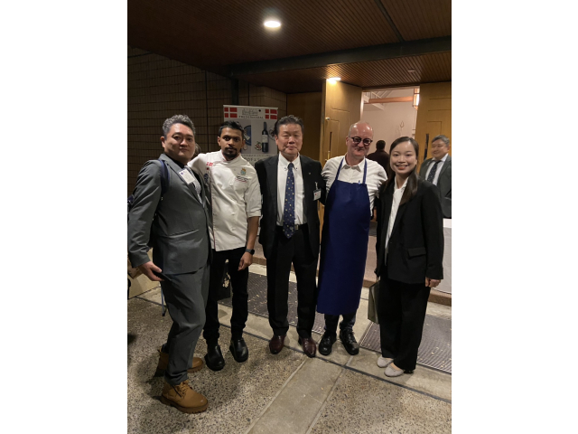 ジョン・コフォ氏サンパット・バンダーラ氏反町 支部長と共に