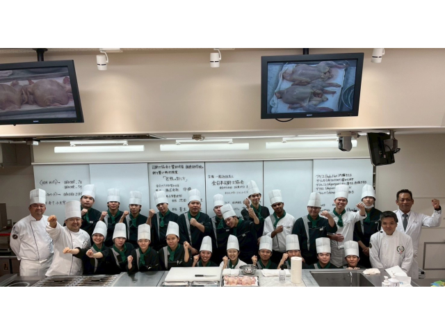 来春にはそれぞれ調理師へ旅立ちます。「頑張るぞ！　オー！」都内ホテル就職の方もたくさんいます。どうぞよろしくお願い致します。