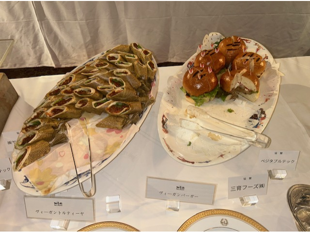 人気のメキシコ風に「べジ　デ　タコス」や「ベジバーガー」