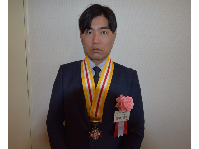 アカデミー銅メダル表彰　高橋泰久氏