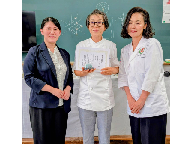 【多摩調賞】多摩調-製菓課 小杉裕香さん　副賞-キャンドル細工(高橋講師 作)