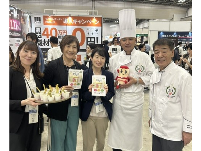 ヤクルト本社の皆様、飯塚副会長と共に