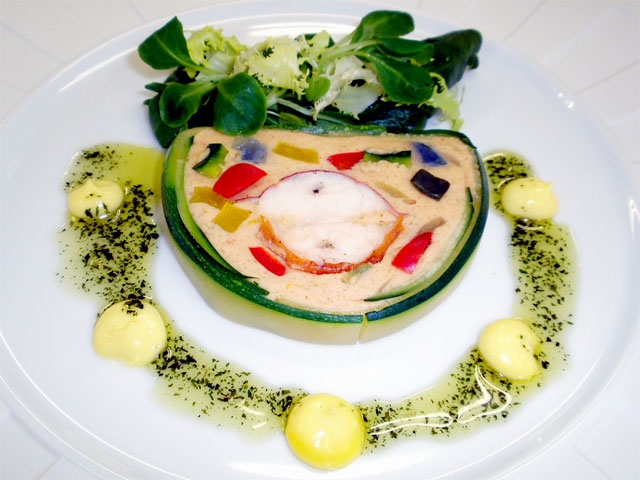 オマール海老とラタトゥイユのモアール　葉野菜サラダを添えて