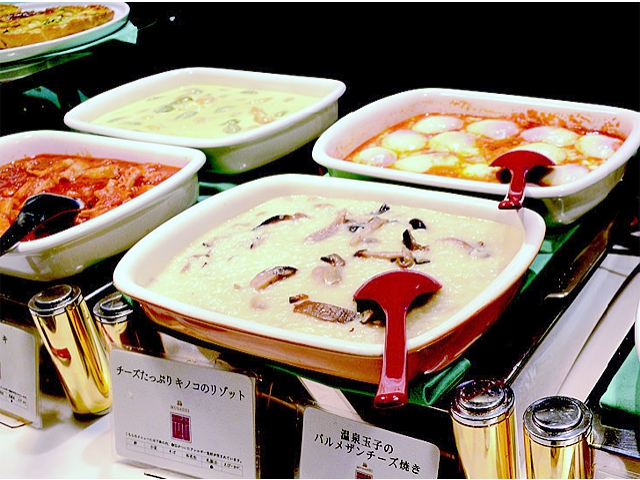 ホットフードコーナーも充実