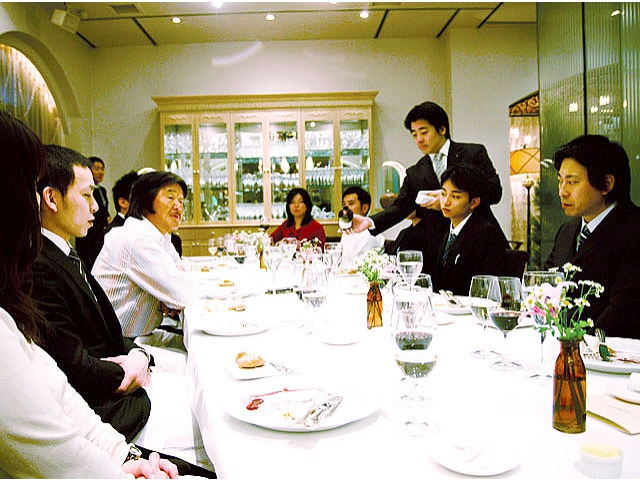 坂井シェフの話に耳を傾ける