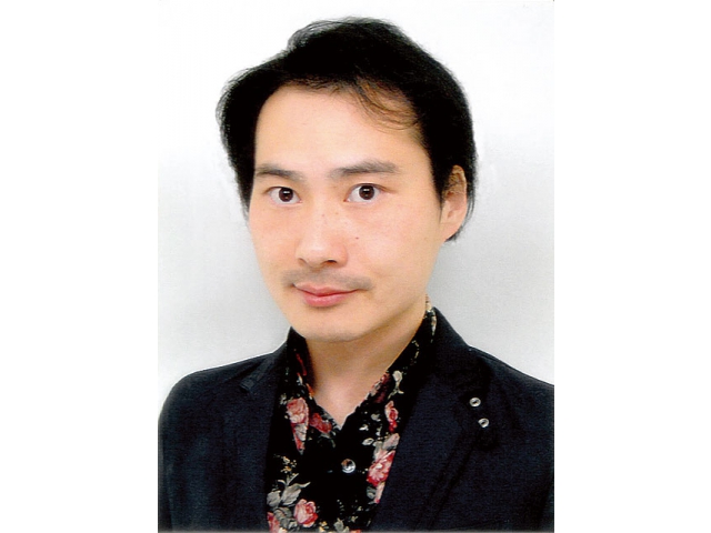 東龍氏