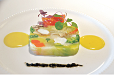 17種類の野菜とラングスティーヌのプレッセ、サフランクリームとトリュフヴィネグレット