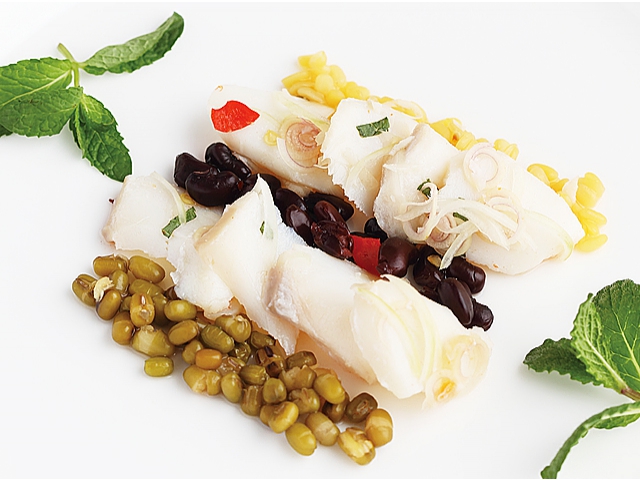 白身魚と豆3種類の香味野菜サラダ