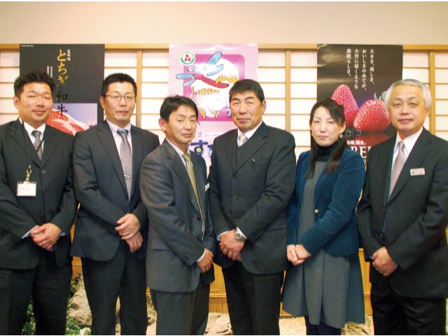 一般社団法人とちぎ農産物マーケティング協会スタッフと生産者の皆さん