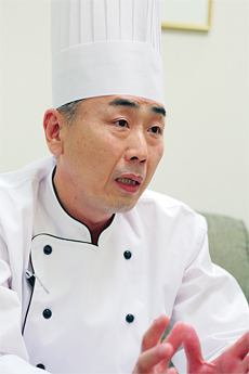 総料理長　飯村 功