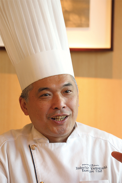 総料理長 山口 仁八郎