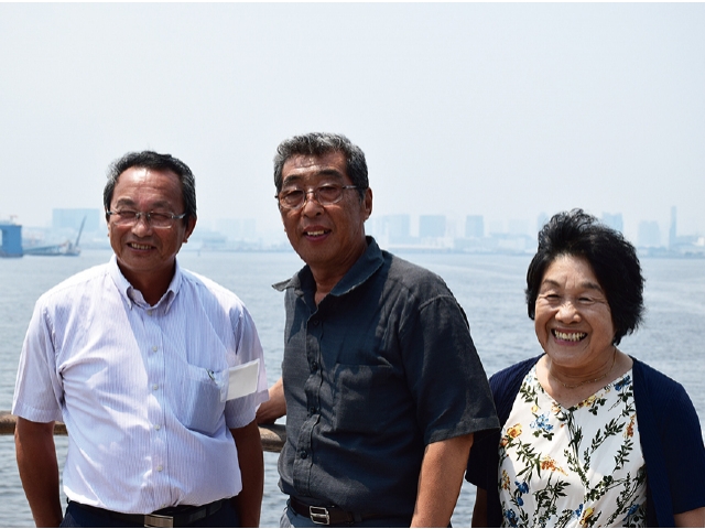 川村光男龍ヶ崎副市長と関口文夫さん、奥様の和子さん