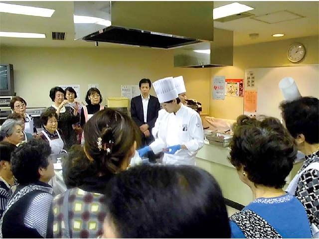 ご婦人方の料理講習会