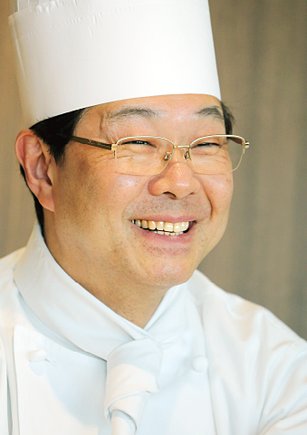 総料理長　小堀 仁