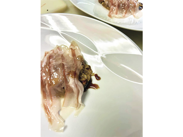 イベリコ豚とキノコの米料理・パパダ添え　ペドロヒメネスのレデュクション